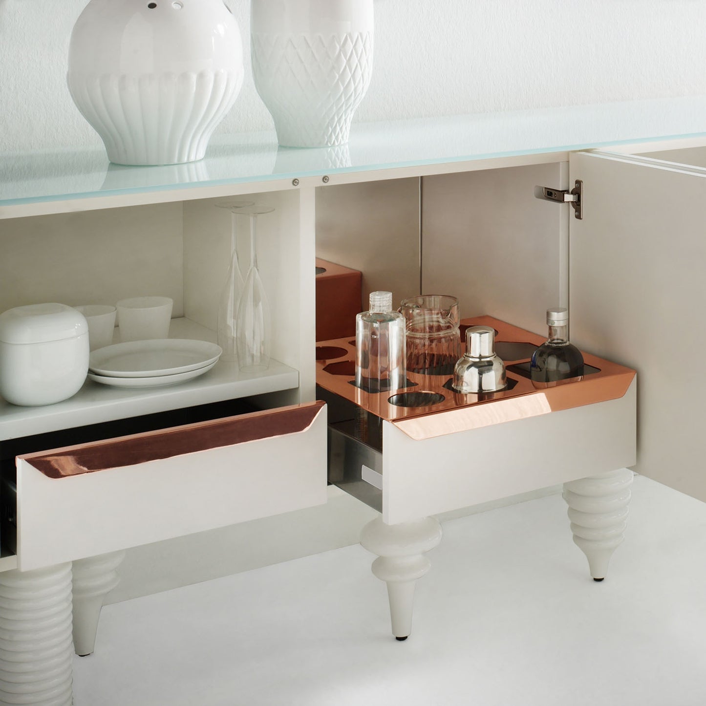 MULTILEG SHOWTIME CABINET – BD BARCELONA DESIGN