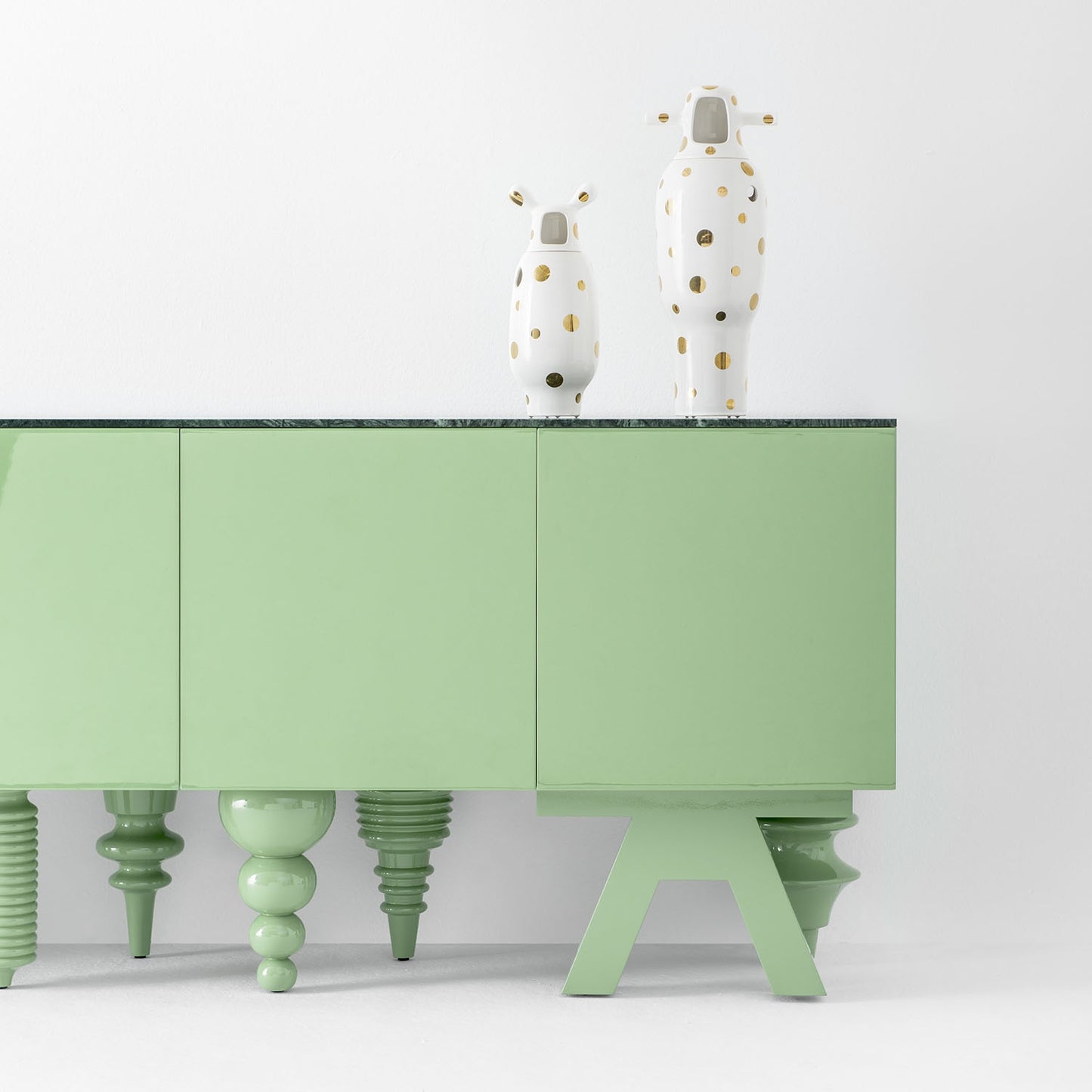 MULTILEG SHOWTIME CABINET – BD BARCELONA DESIGN