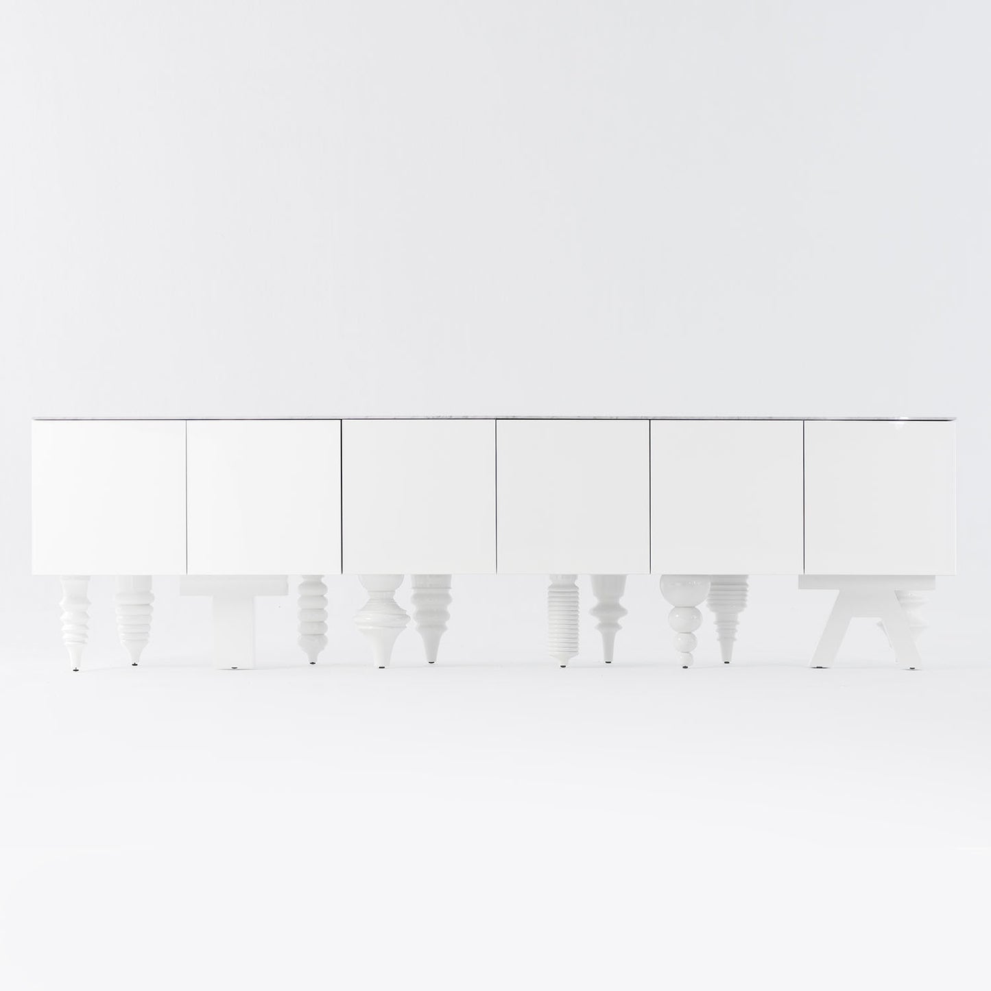MULTILEG SHOWTIME CABINET – BD BARCELONA DESIGN