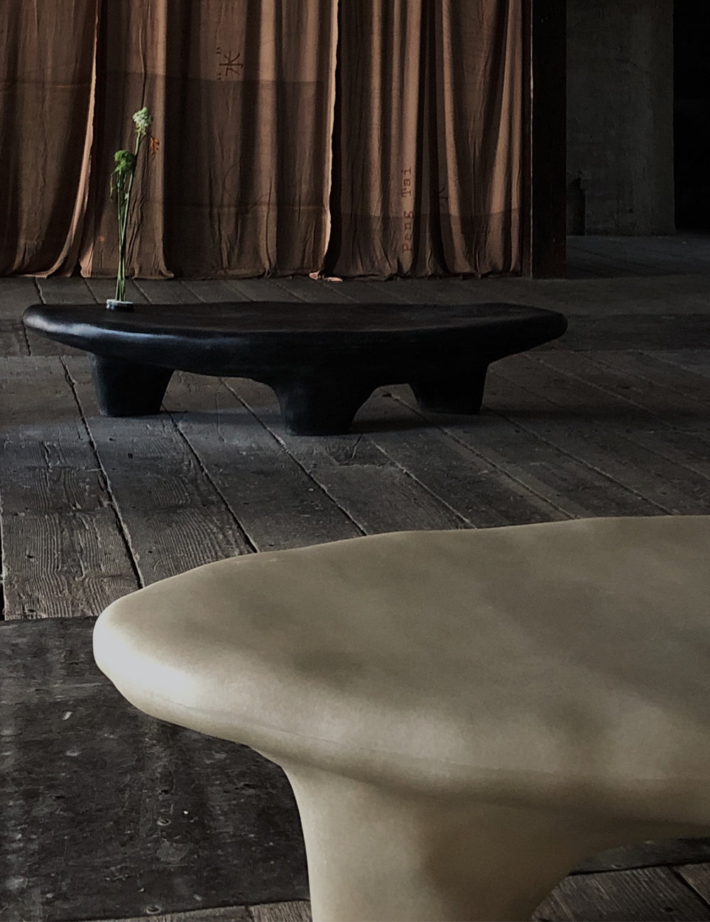 TRIPOD COFFEE TABLE – KAR