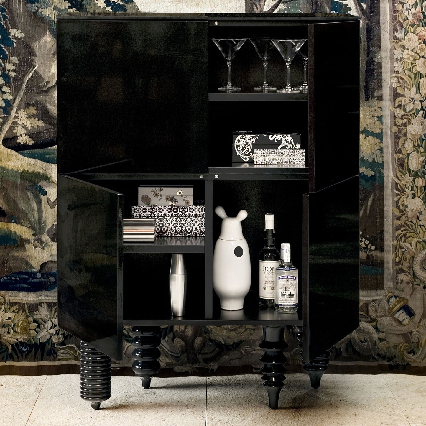 MULTILEG SHOWTIME CABINET – BD BARCELONA DESIGN