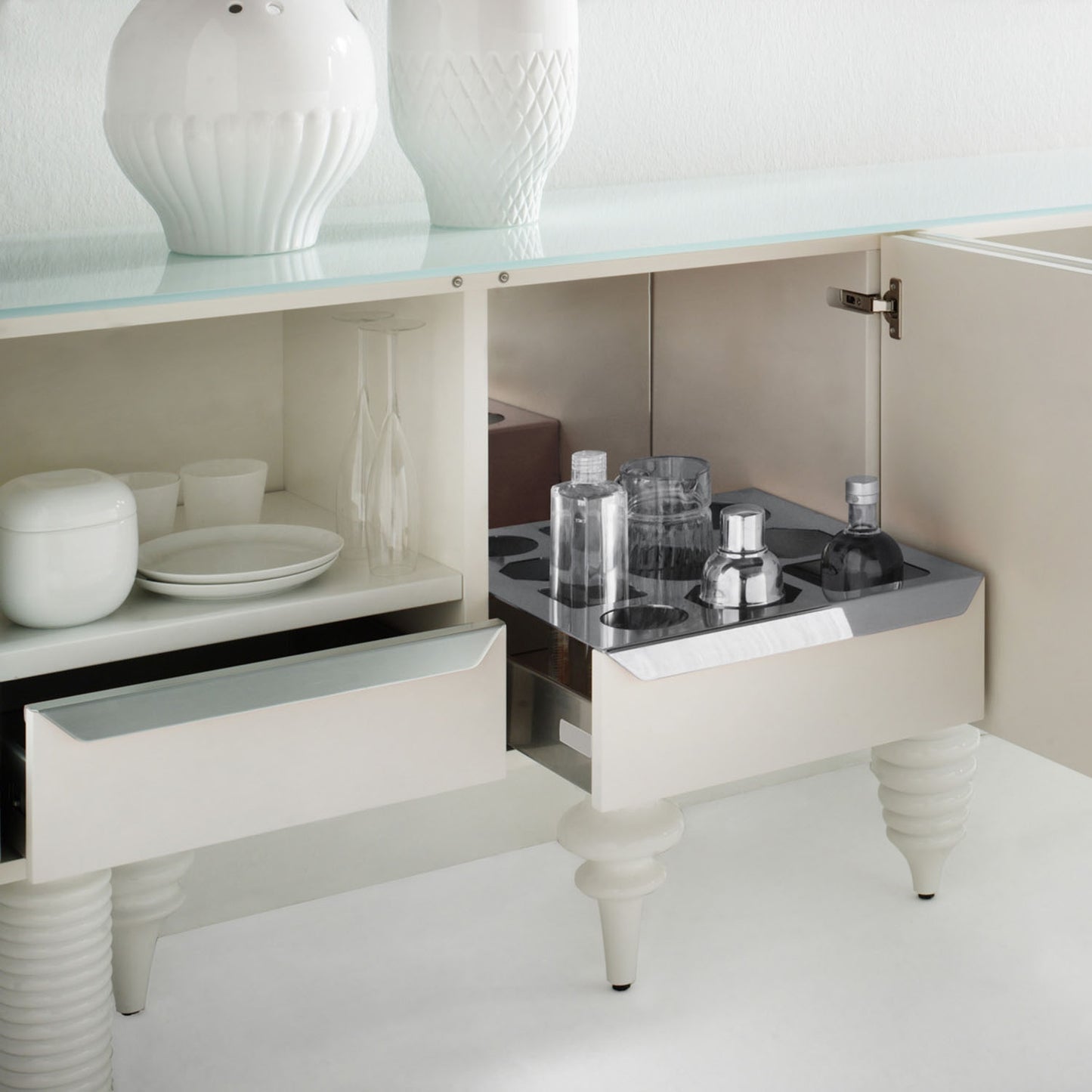MULTILEG SHOWTIME CABINET – BD BARCELONA DESIGN